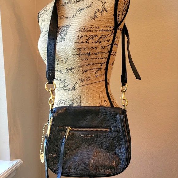 Marc Jacob Blk Genuine Leather Recruit Saddle Bag w/Goldtone Hardware - Picture 2 of 14